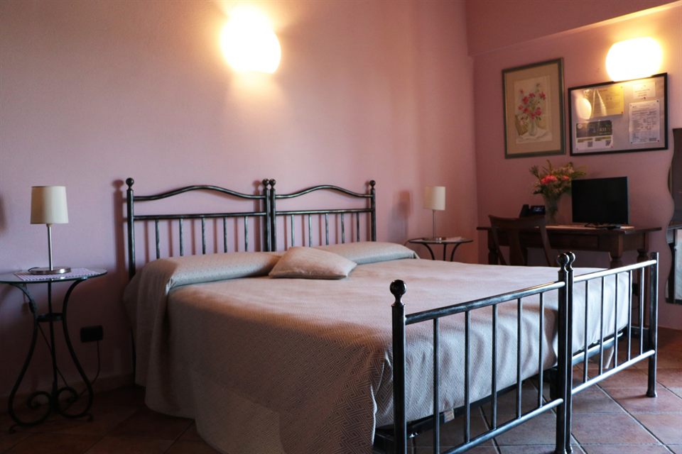 Panorama, camere e ospitalità nelle Langhe · 74